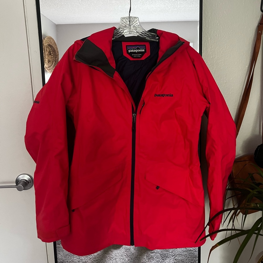 Women’s Coral Colored Patagonia Snow Jacket (Perfect Condition) Size Small
